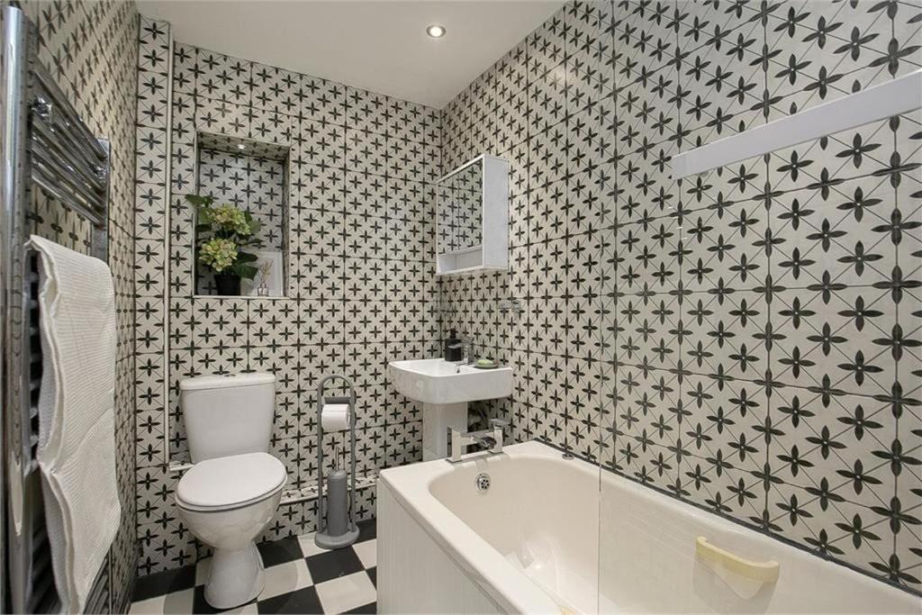 Dreghorn House 4 Bedrooms 3 Toilets 3 Reception Free Parking 233 Mbp Wifi 爱丁堡 外观 照片
