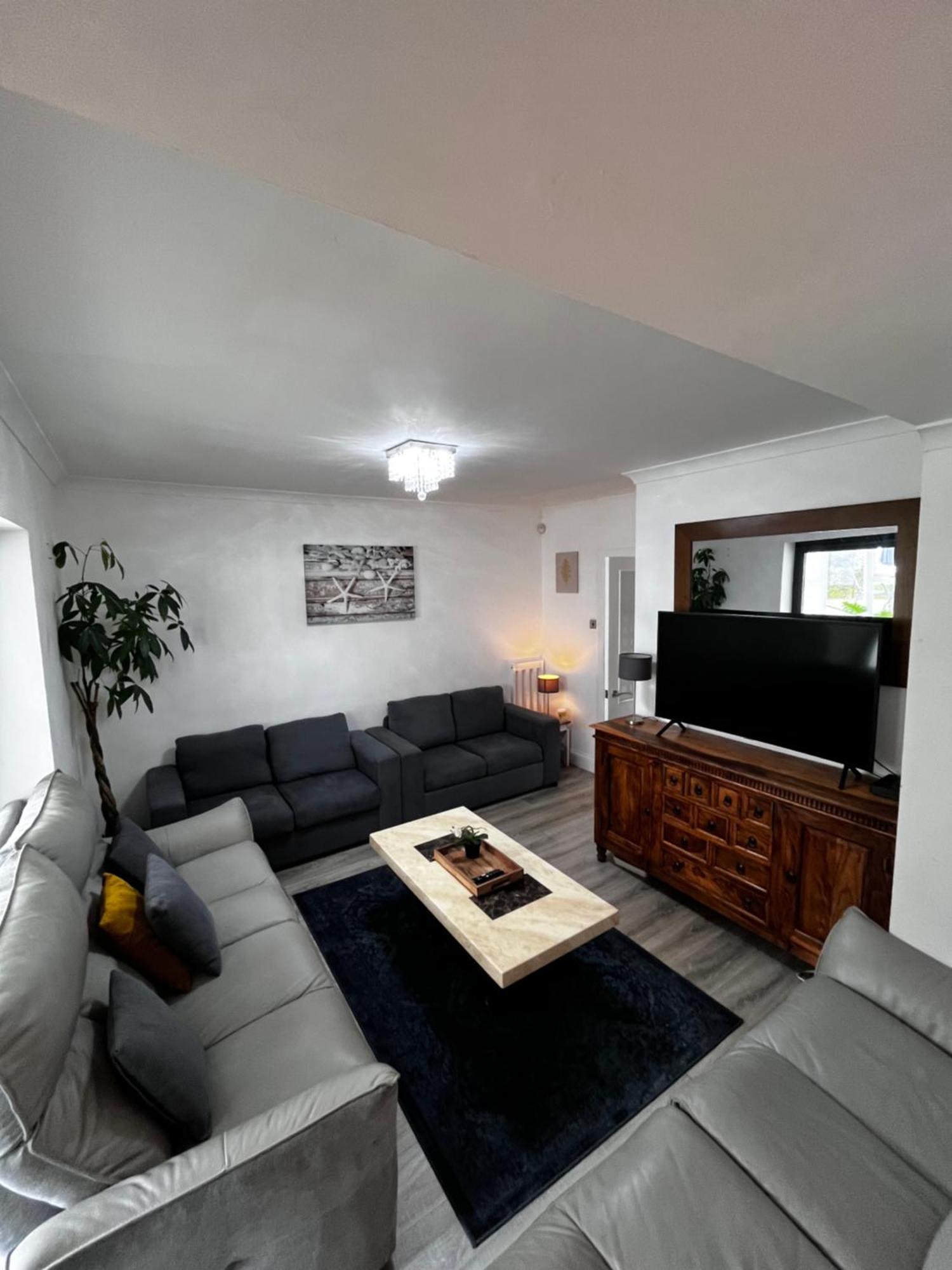 Dreghorn House 4 Bedrooms 3 Toilets 3 Reception Free Parking 233 Mbp Wifi 爱丁堡 外观 照片
